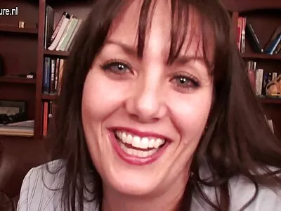 Grand-père baise sa petite-fille film porno viol gratuit endormie alors que personne n'est à la maison