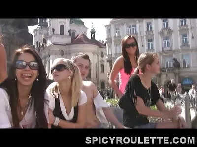 Un beau-père inquiet baise sa belle-fille avec un baiser film porno en streaming vf à côté de sa fille endormie même si elle ne se réveille pas