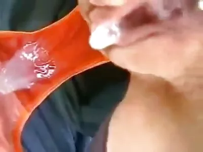 Demi-soeur assoit sa chatte sur le visage porno hd gratuit de son frère et lui fait lécher sa chatte