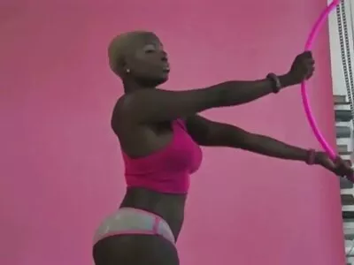Fille rousse suce la bite de papa, avant de l'embrasser video sexy gratuit entre les jambes