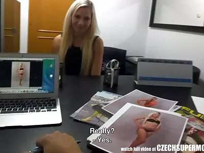 Frère embrasse film porno direct la chatte chauve de sa soeur