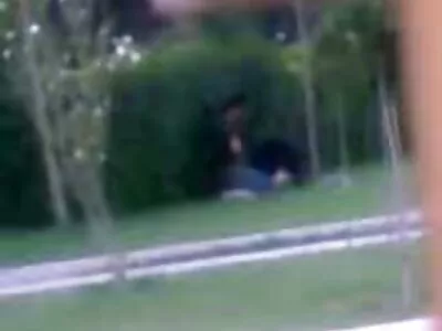 Une bonne fille baise la bite de papa pour rentrer sexe pournou tard à la maison