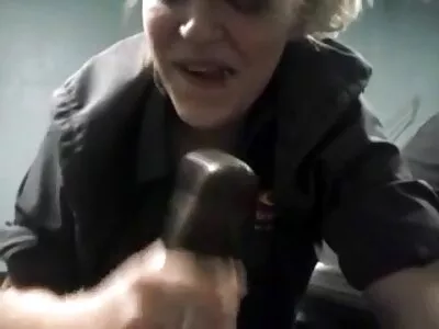 Fille veut des bonbons et suce la film porno complet gratuit bite de son père avec de la salive